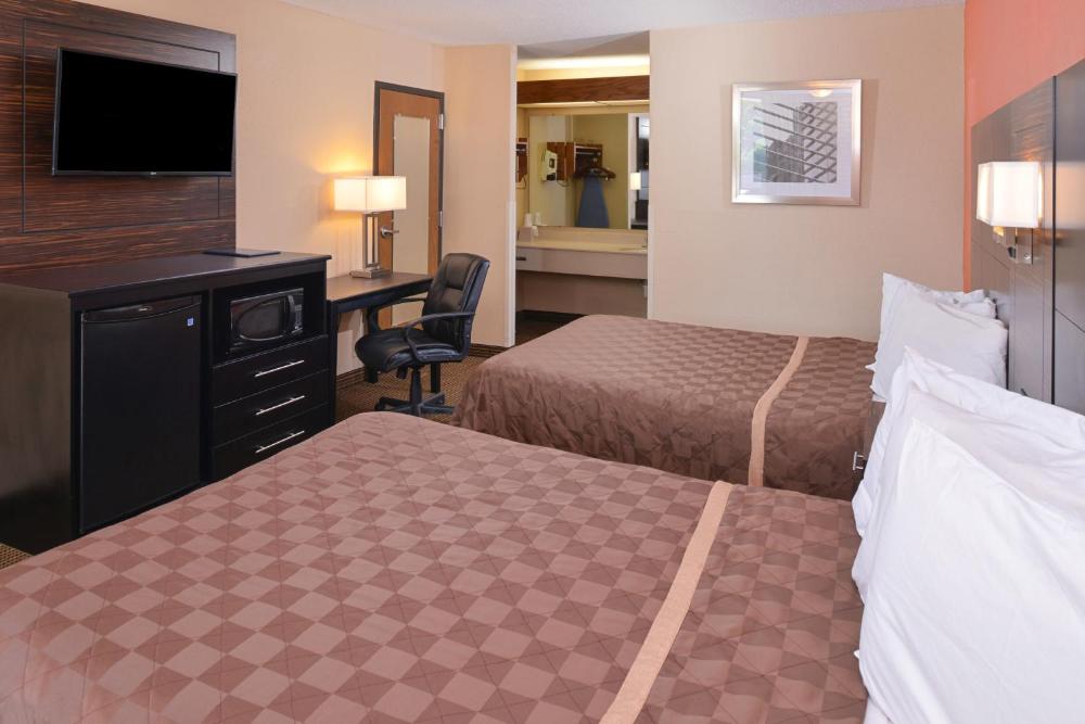 Double Room with Two Double Beds - Non-Smoking interior